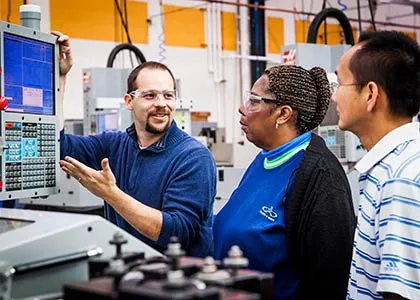 Machinist Apprenticeship Image of Instructor and Apprentices