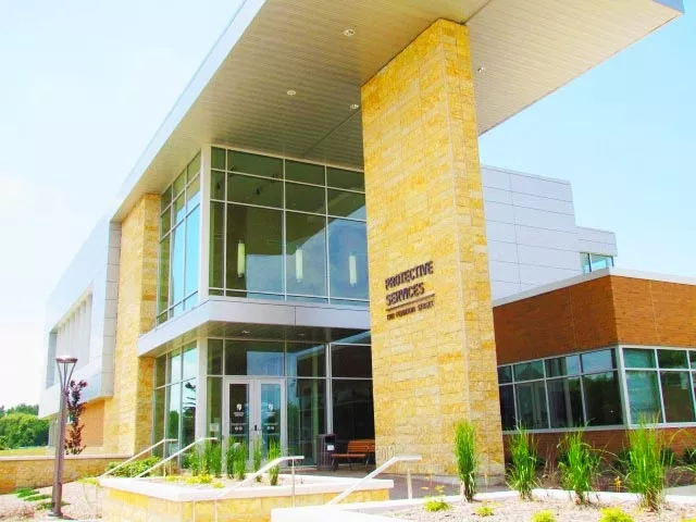 Protective Services Building, Paralegal e Court Complex