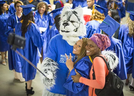 returning students meeting mascot Wolfie